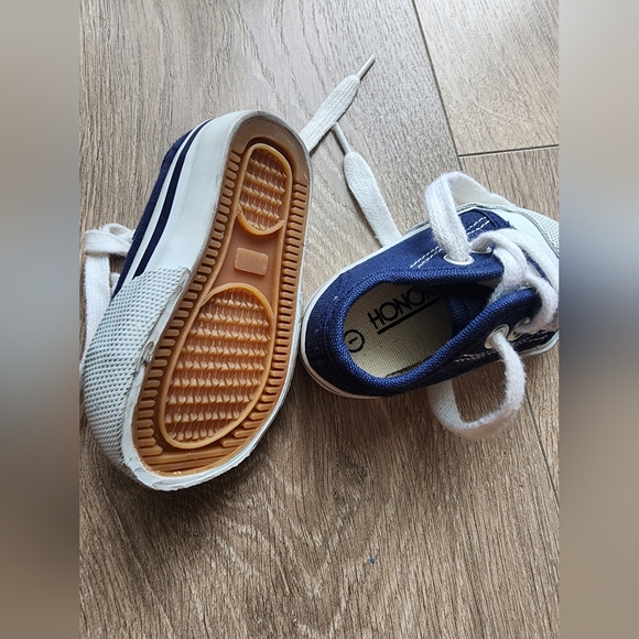 3/$25 - Honors baby shoes size 1 - Picture 4 of 4